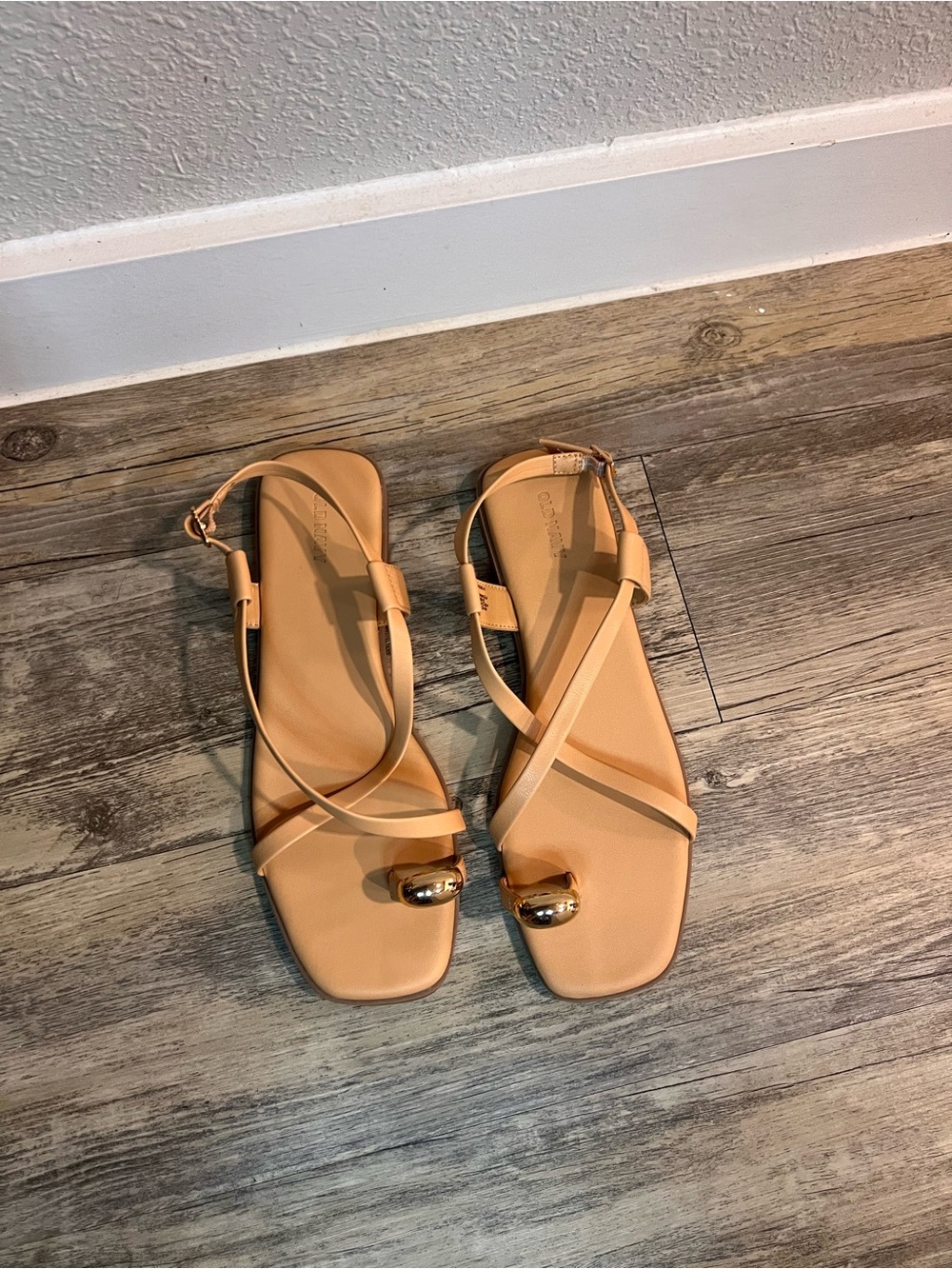 Old Navy Nude Strappy Toe Ring Sandals | Gold Accent | Size 10